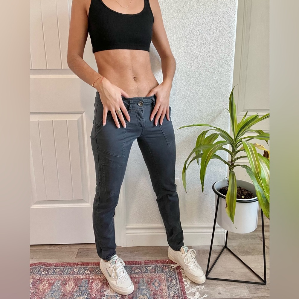 Rewind - Low-rise Skinny Cargo-like Pants in a Dusky Gray